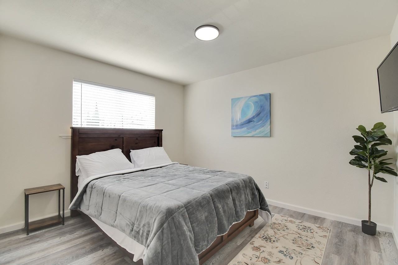 1104 F St #4 - Photo 7 of 9