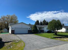 featured image of 654 E Maple Pl