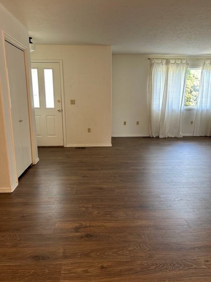 654 E Maple Pl - Photo 2 of 18