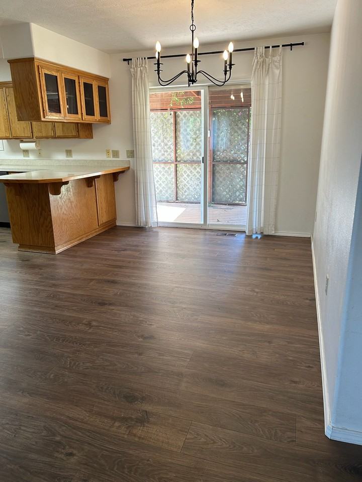 654 E Maple Pl - Photo 4 of 18
