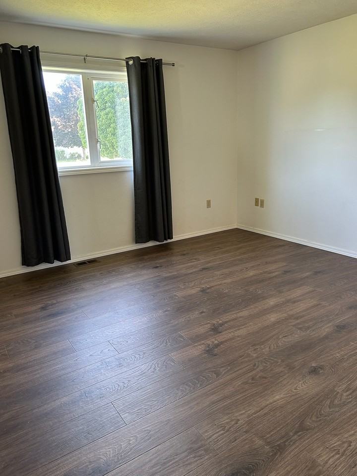 654 E Maple Pl - Photo 5 of 18