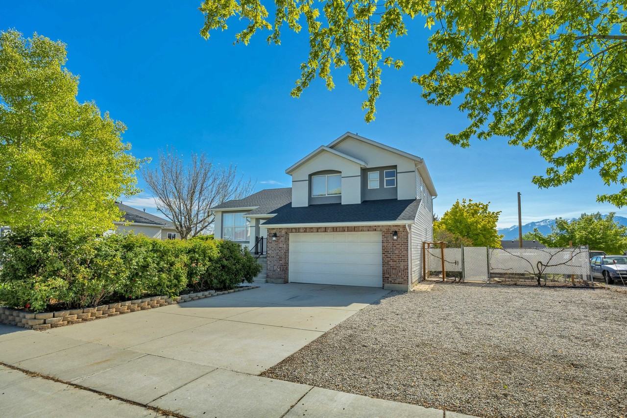 8847 S Mountain Vista Dr - Photo 2 of 20
