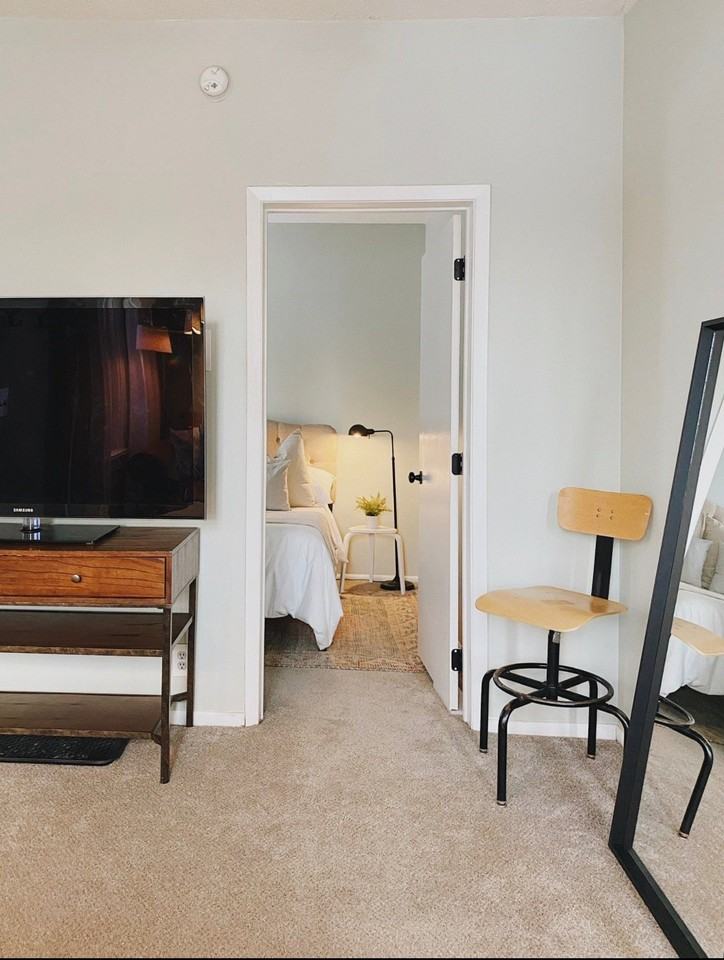 1716 Tyler St Ne #3 - Photo 3 of 7