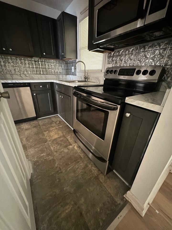 822 Burns Walk Ct Nw - Photo 3 of 12
