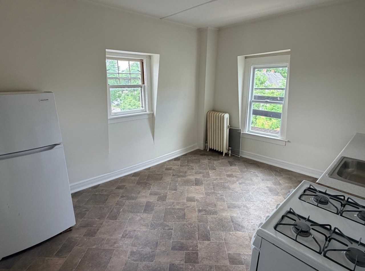 46 Windham St #12 - Photo 3 of 4