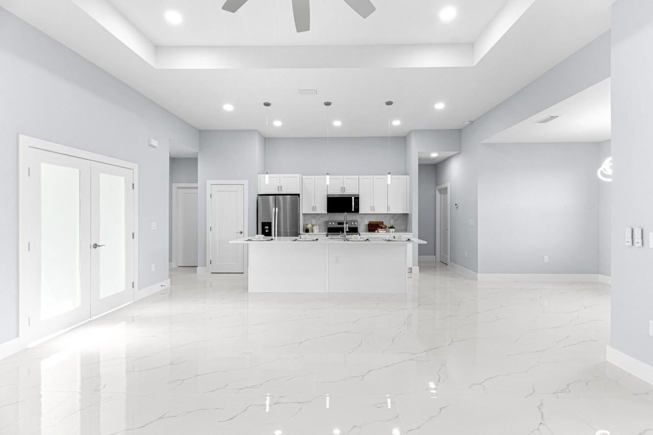 804 Curtis Ave N - Photo 6 of 13