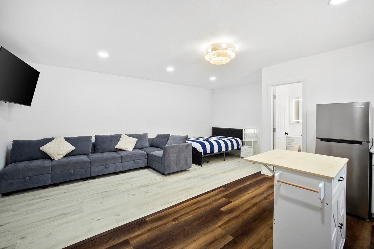 7801 Ducharme Ave - Photo 5 of 16