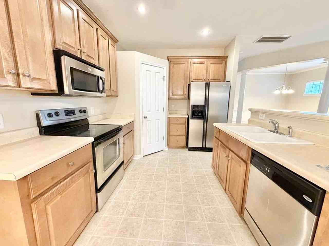 240 Summer Hill Way - Photo 3 of 15