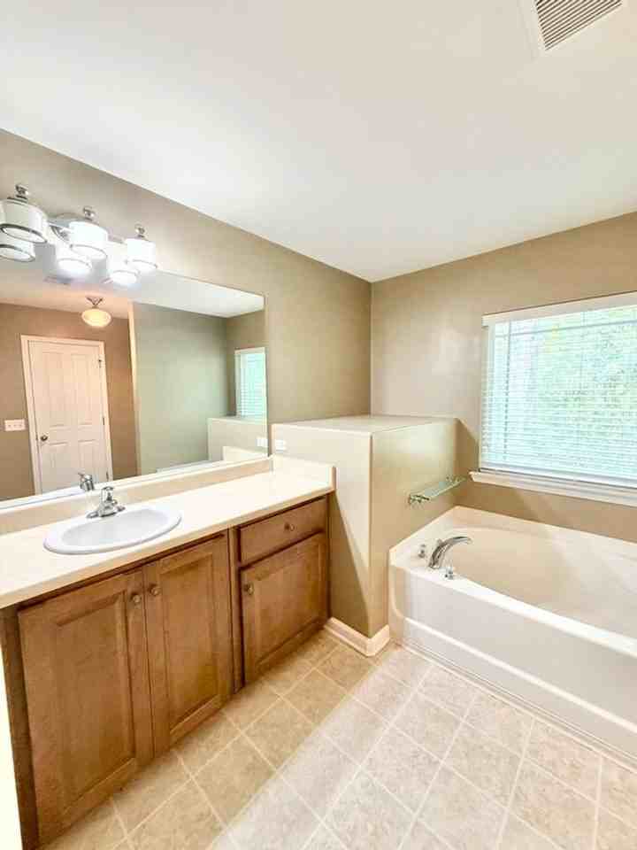 240 Summer Hill Way - Photo 6 of 15
