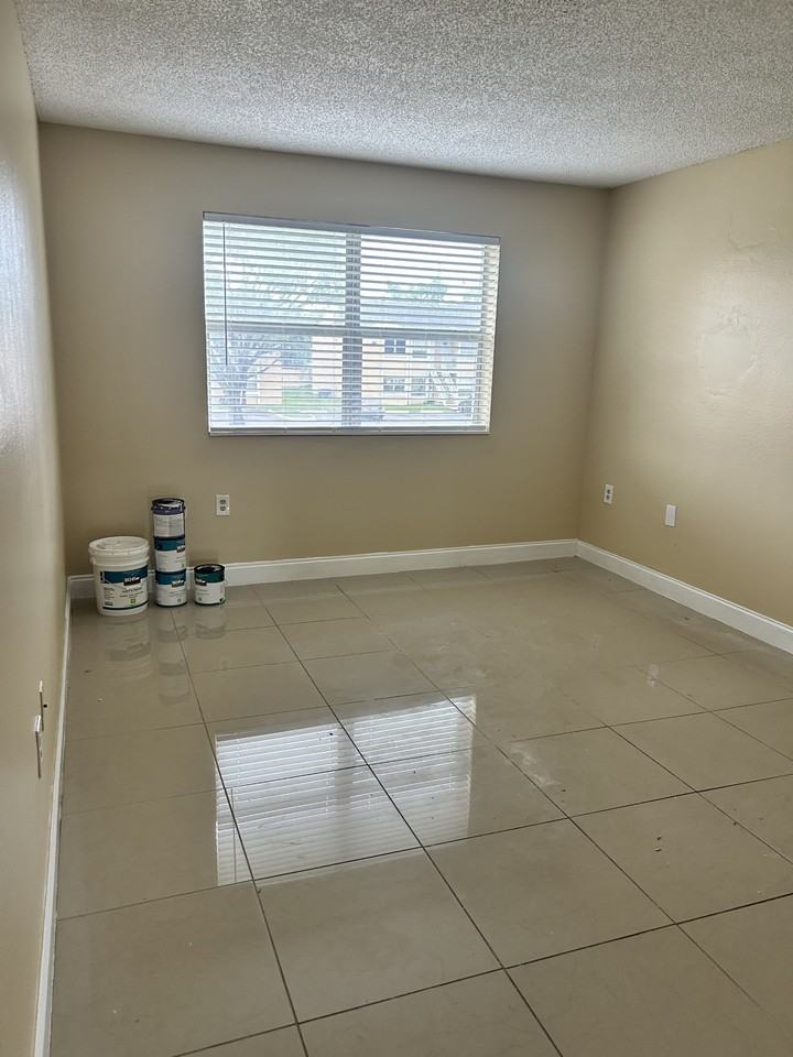 8039 Sw 21st Ct #8039 - Photo 7 of 19