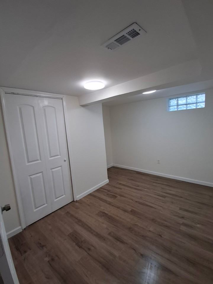 379 W Stewart St #NA - Photo 3 of 14