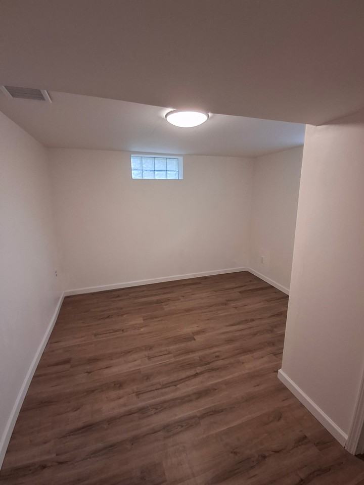 379 W Stewart St #NA - Photo 7 of 14