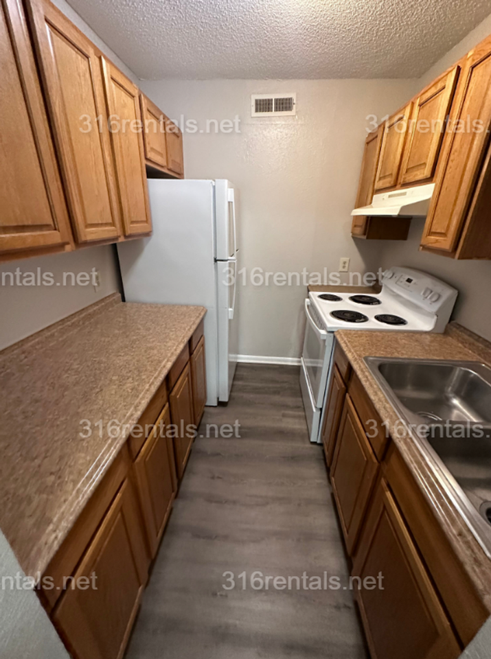 1544 E 17th St N - Photo 2 of 6