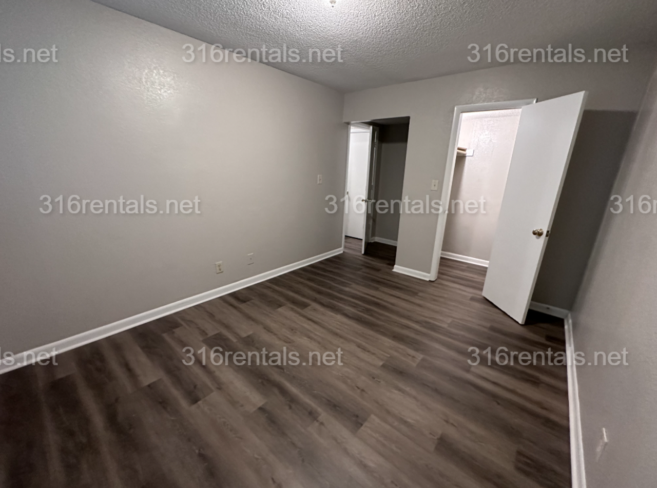 1544 E 17th St N - Photo 5 of 6