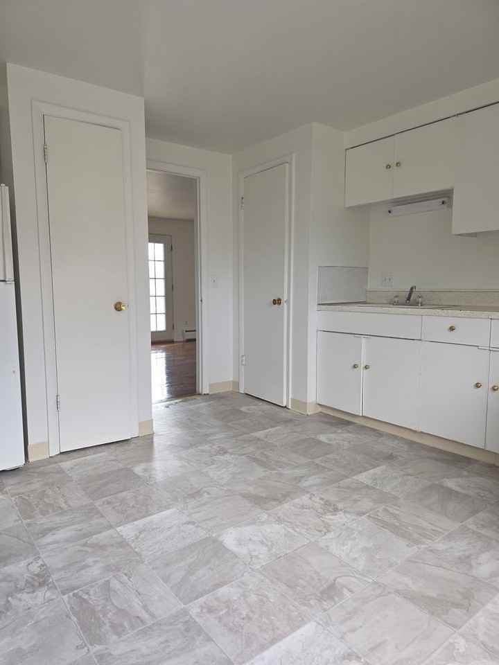 515 W Water St - Photo 3 of 11