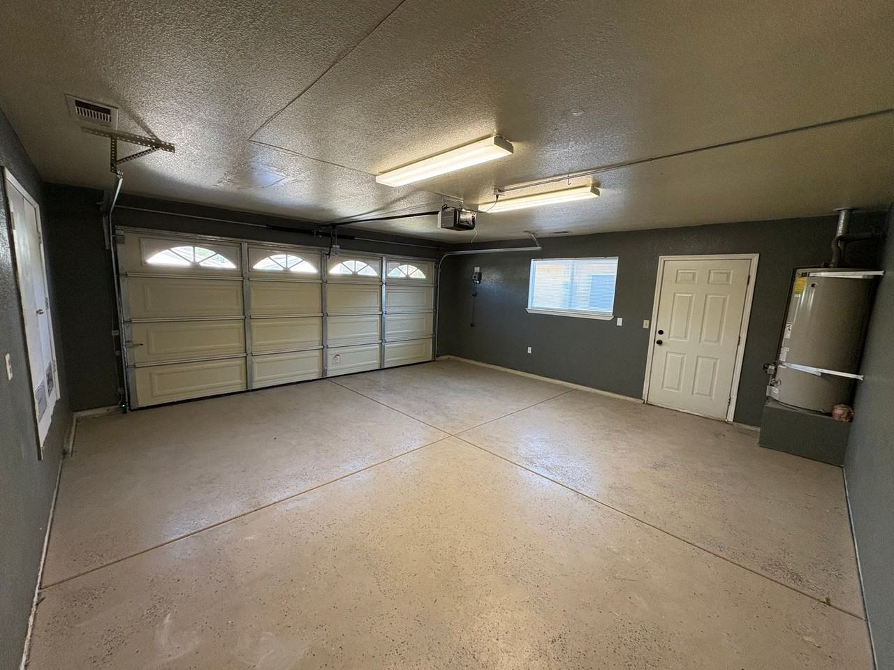 1040 N Sumter Ct - Photo 4 of 43