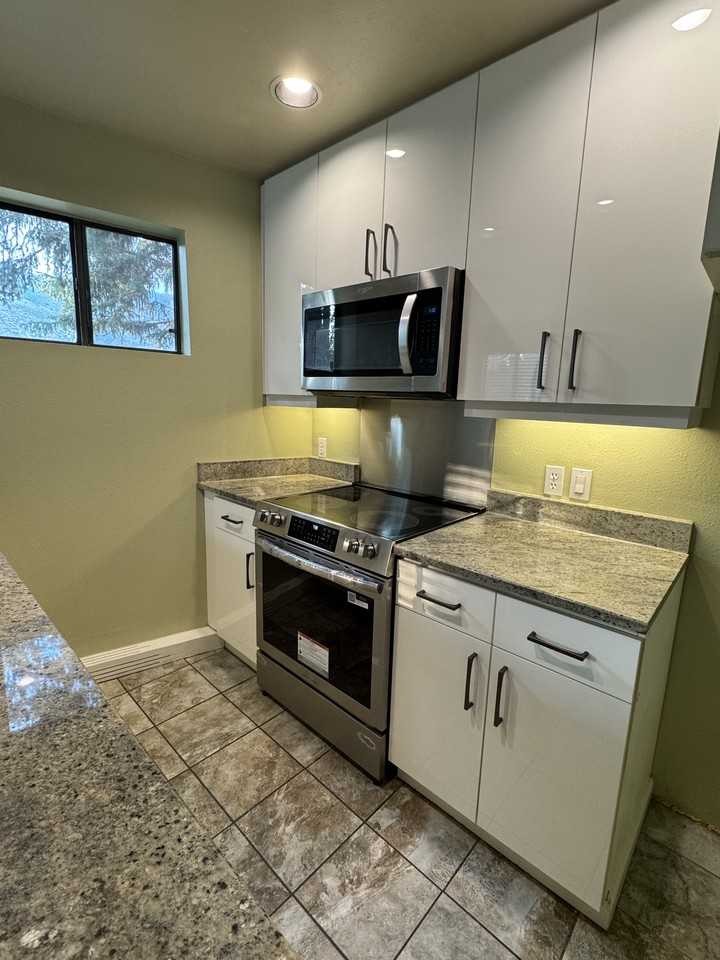 142 Eagle Dr #A5 - Photo 3 of 15