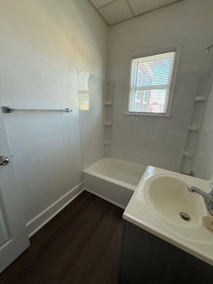 601 N Main St - Photo 3 of 5