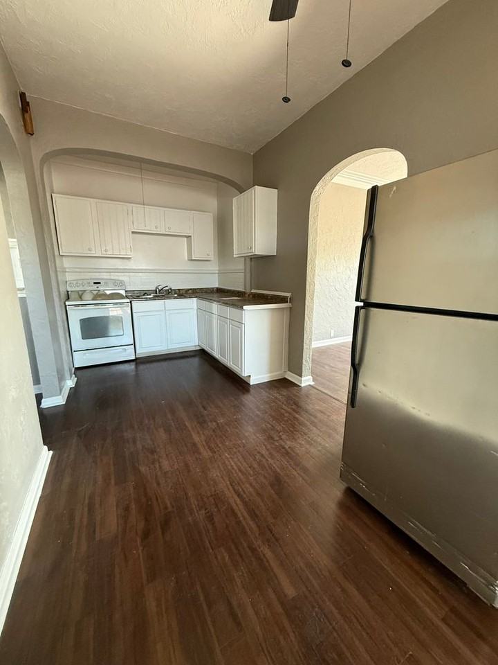 601 N Main St - Photo 5 of 5