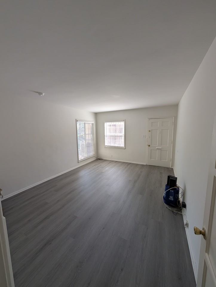 2183 W 27th St #2183 - Photo 4 of 19