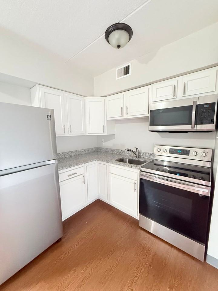 462 South Ave - Photo 3 of 22