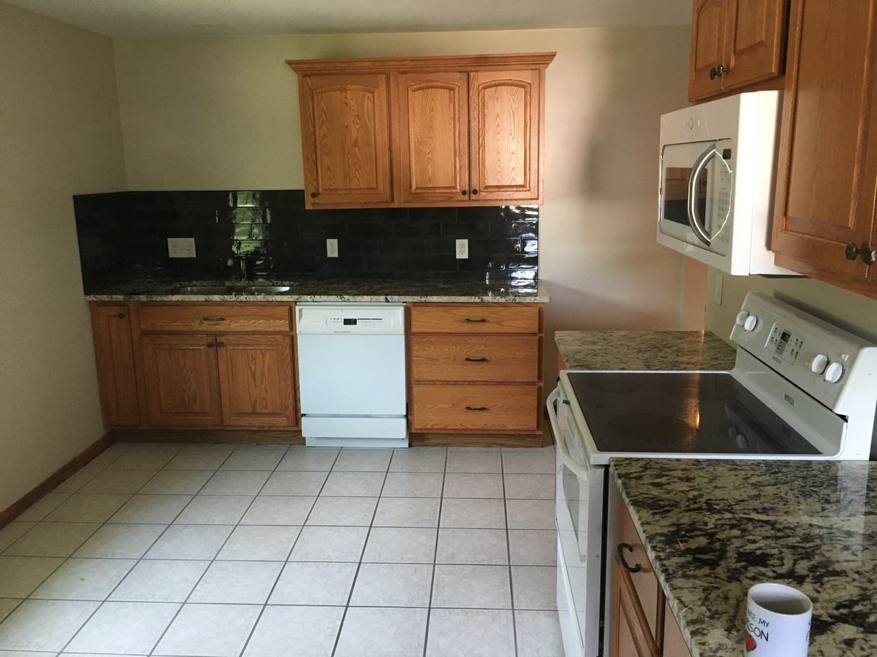 560 Kelly St - Photo 2 of 11