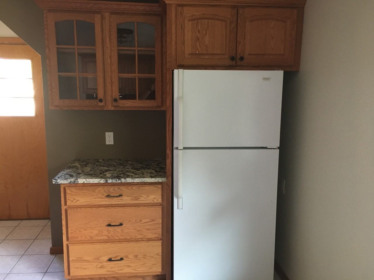 560 Kelly St - Photo 6 of 11