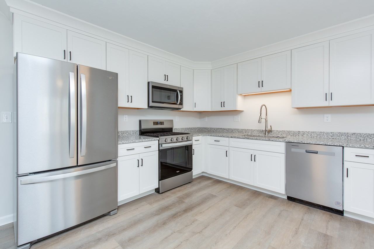 60 Sherburne Ave #5 - Photo 2 of 13