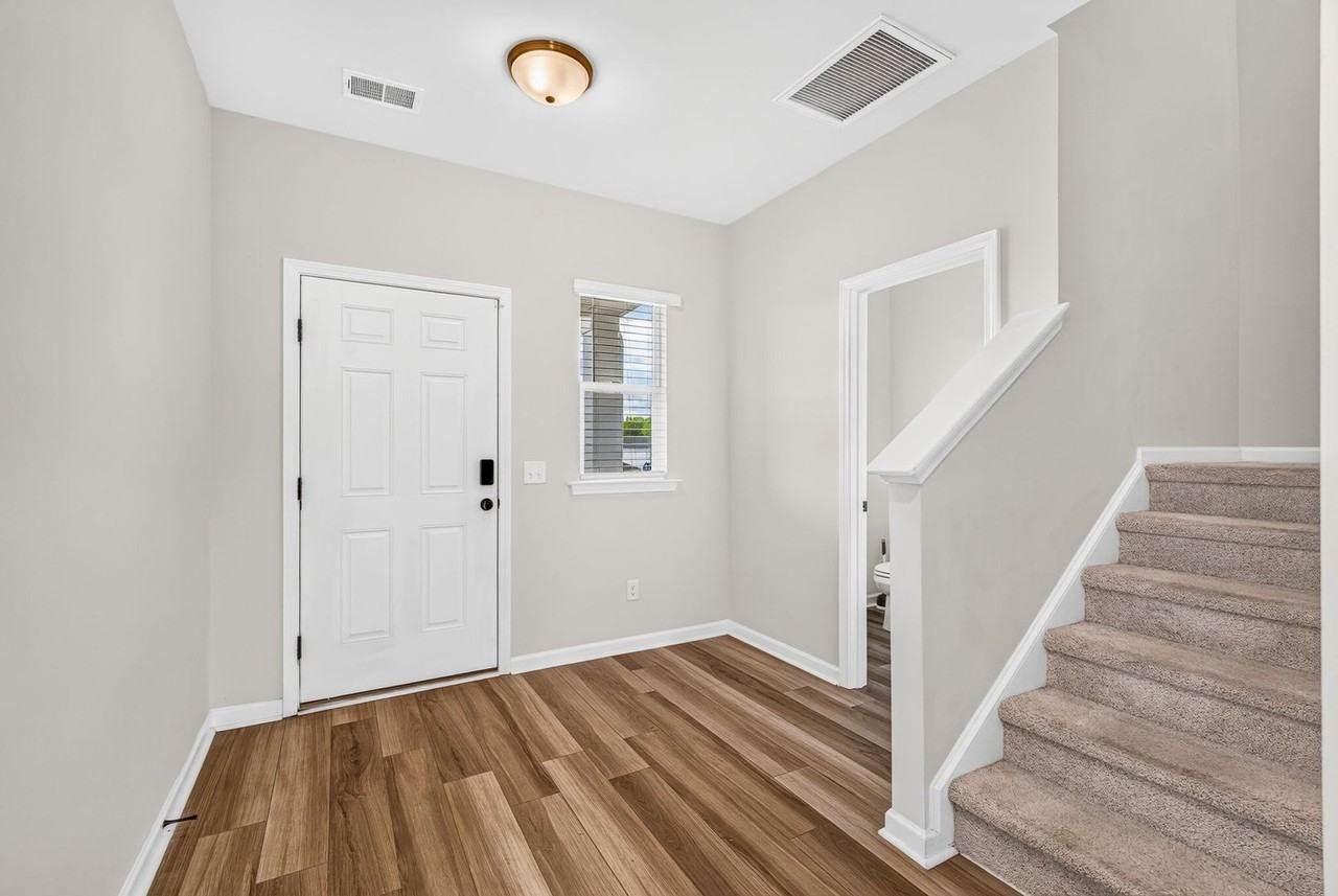 705 Mcroy St - Photo 4 of 41