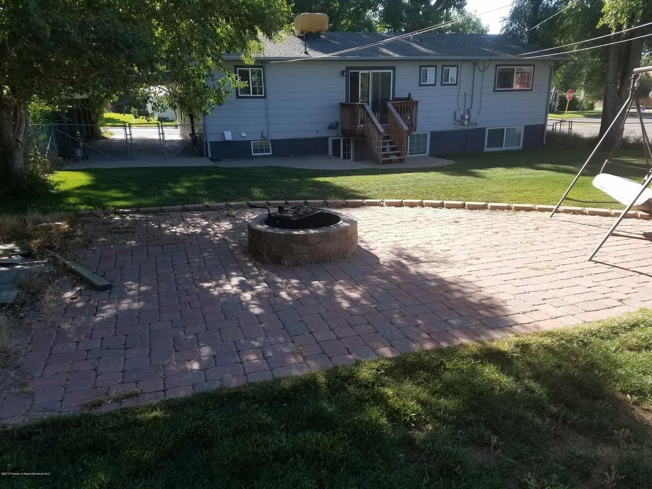 730 Green St - Photo 4 of 21