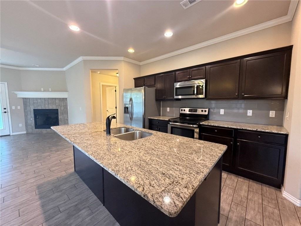 1486 S Blue Willow Ave - Photo 4 of 14