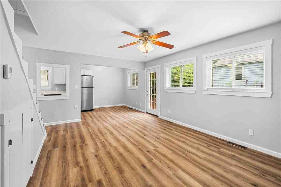 574 S Sang Ave - Photo 5 of 19