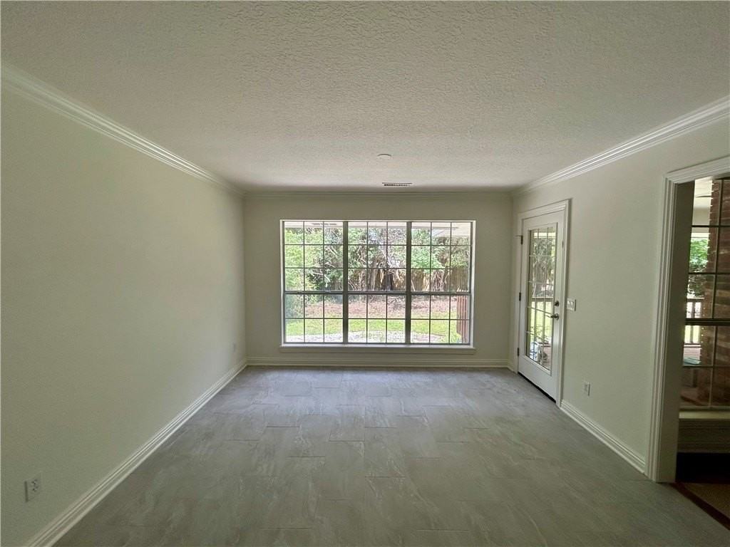 1826 N Glenbrook Pl - Photo 4 of 17