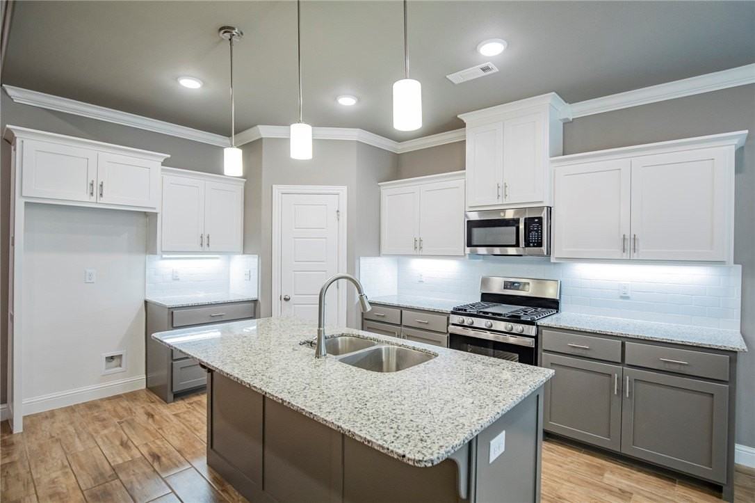 1025 Kimball Ln - Photo 3 of 26