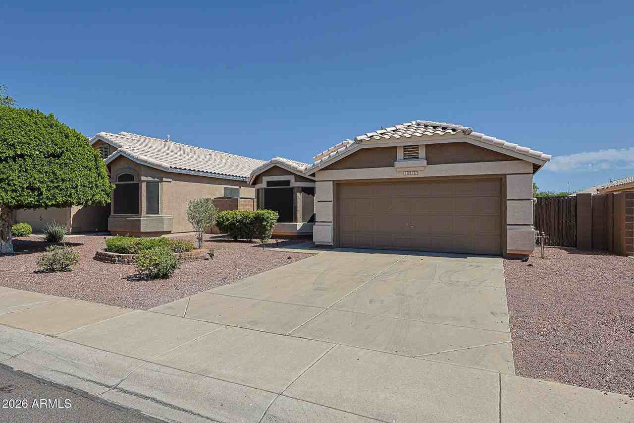 8747 W Adam Ave - Photo 3 of 34