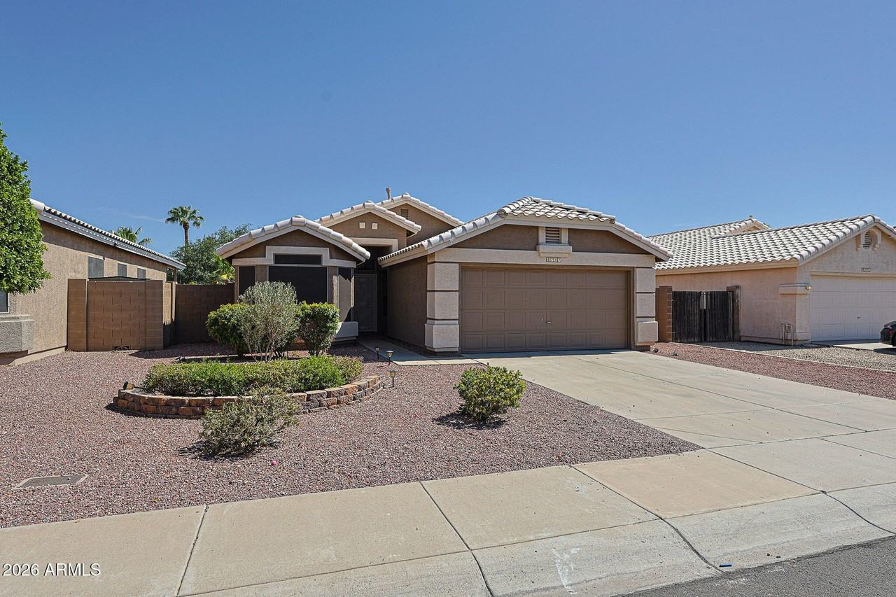 8747 W Adam Ave - Photo 4 of 34