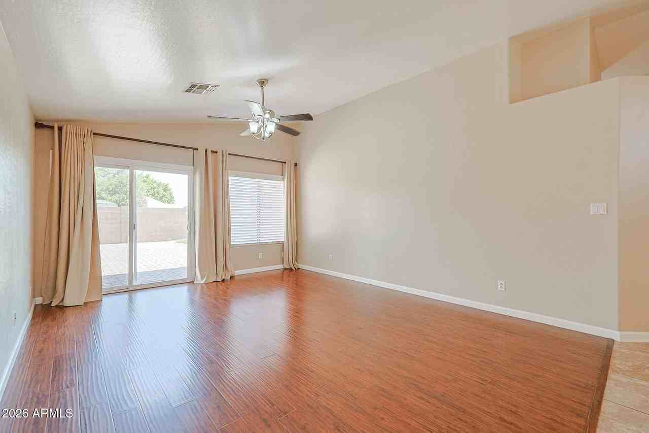 8747 W Adam Ave - Photo 6 of 34