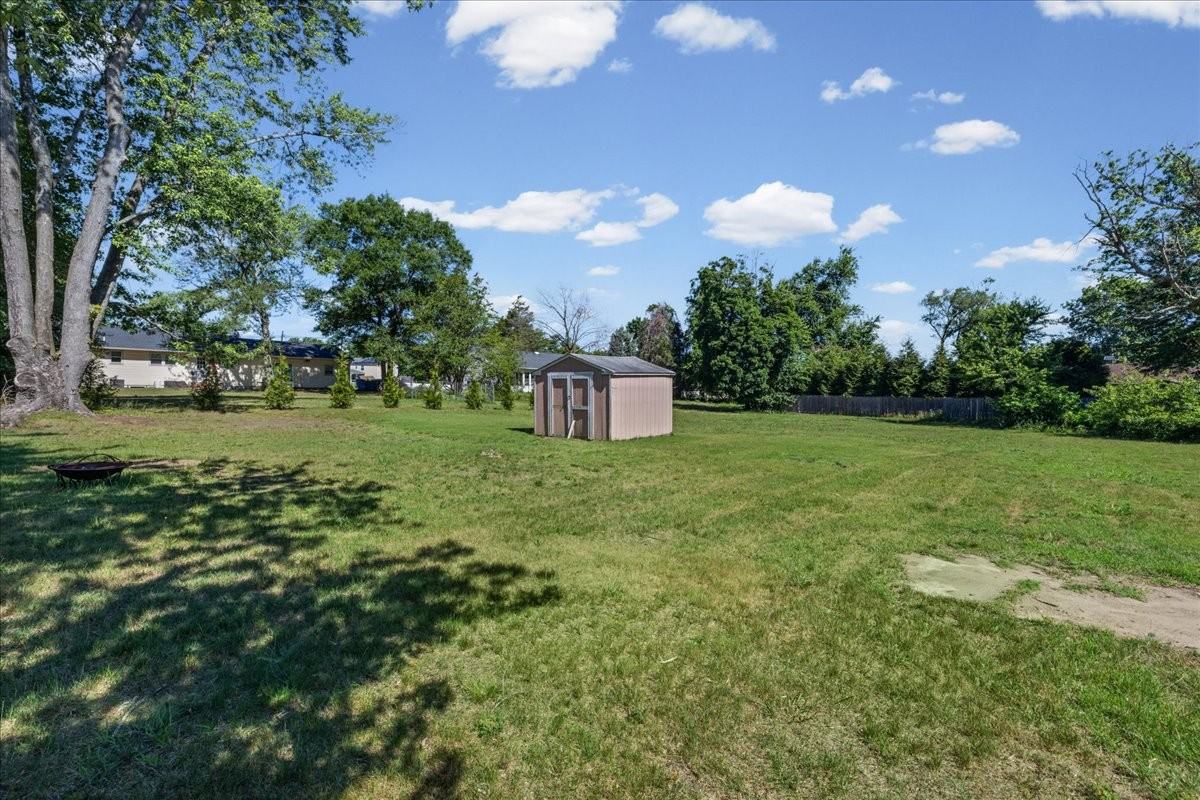 1 Spruce Ln #1 - Photo 5 of 50
