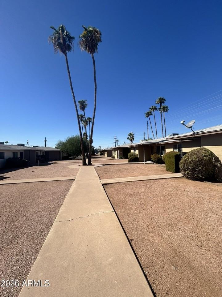 5233 E University Dr #B - Photo 4 of 26