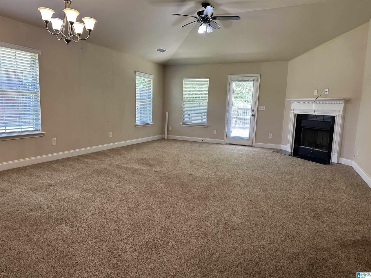 480 River Crest Dr N - Photo 3 of 17