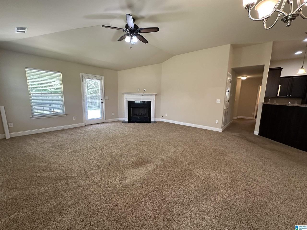 480 River Crest Dr N - Photo 4 of 17