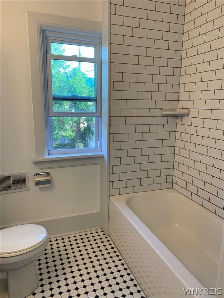 716 West Ave - Photo 7 of 14