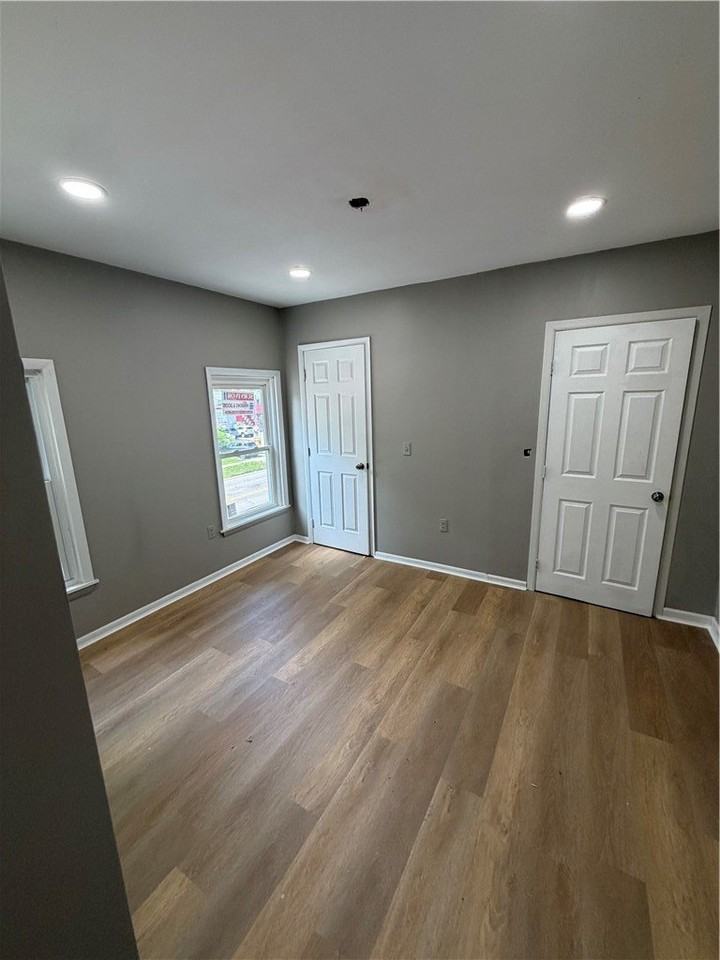 352 Walnut St - Photo 3 of 5
