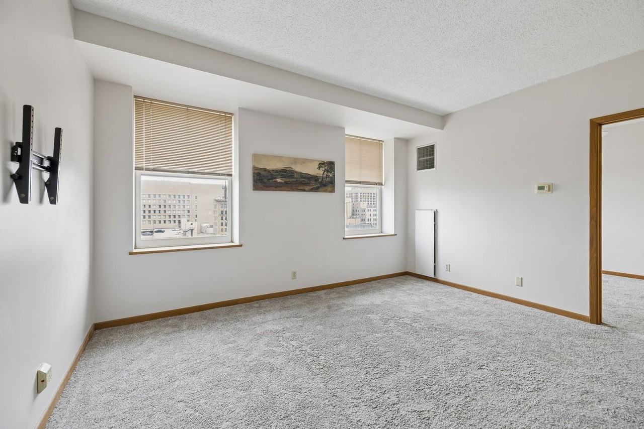 139 N 11th St #1003 - Photo 4 of 25