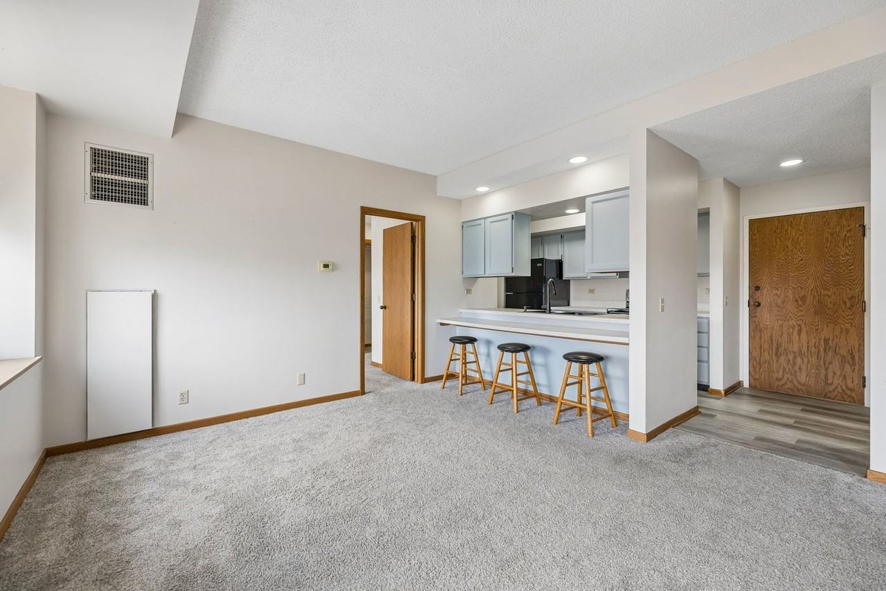 139 N 11th St #1003 - Photo 5 of 25