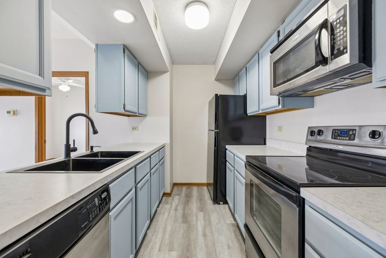 139 N 11th St #1003 - Photo 6 of 25