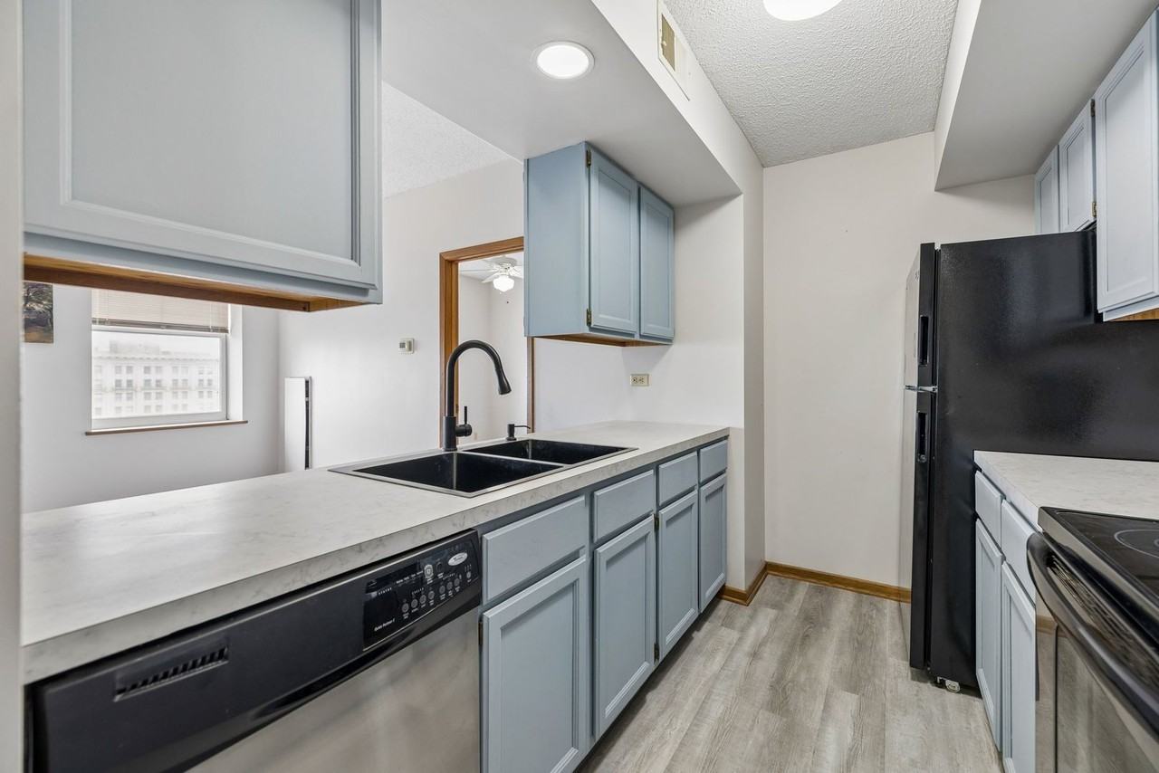 139 N 11th St #1003 - Photo 7 of 25