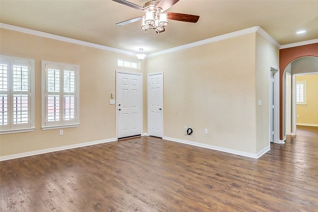 8026 Barlovento St - Photo 5 of 40