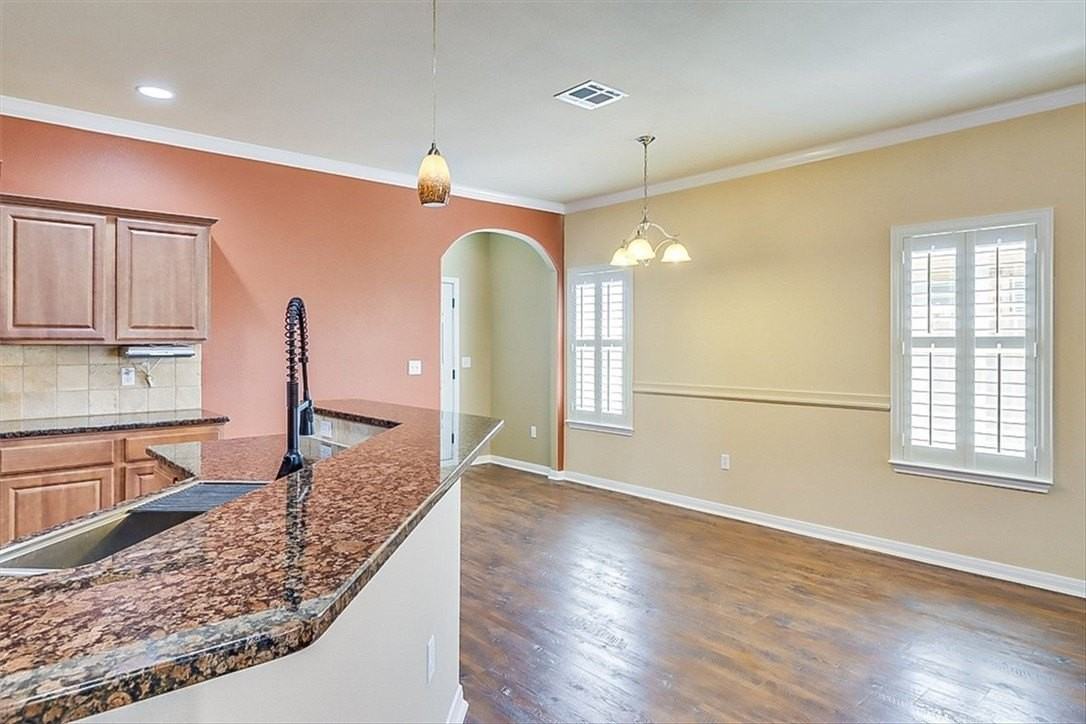 8026 Barlovento St - Photo 7 of 40