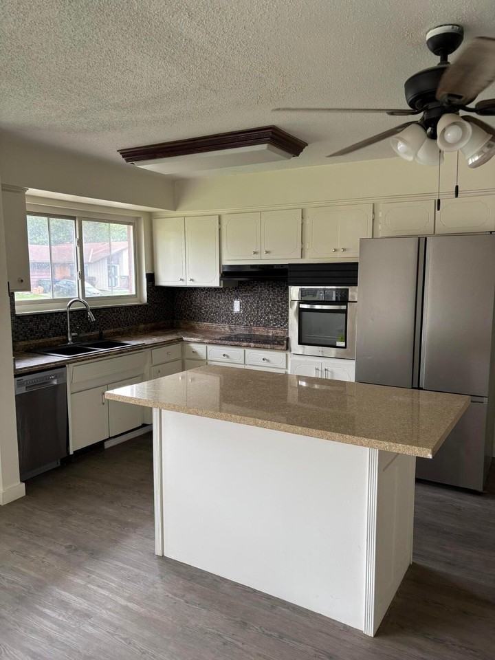 4900 Kresge Dr - Photo 4 of 15